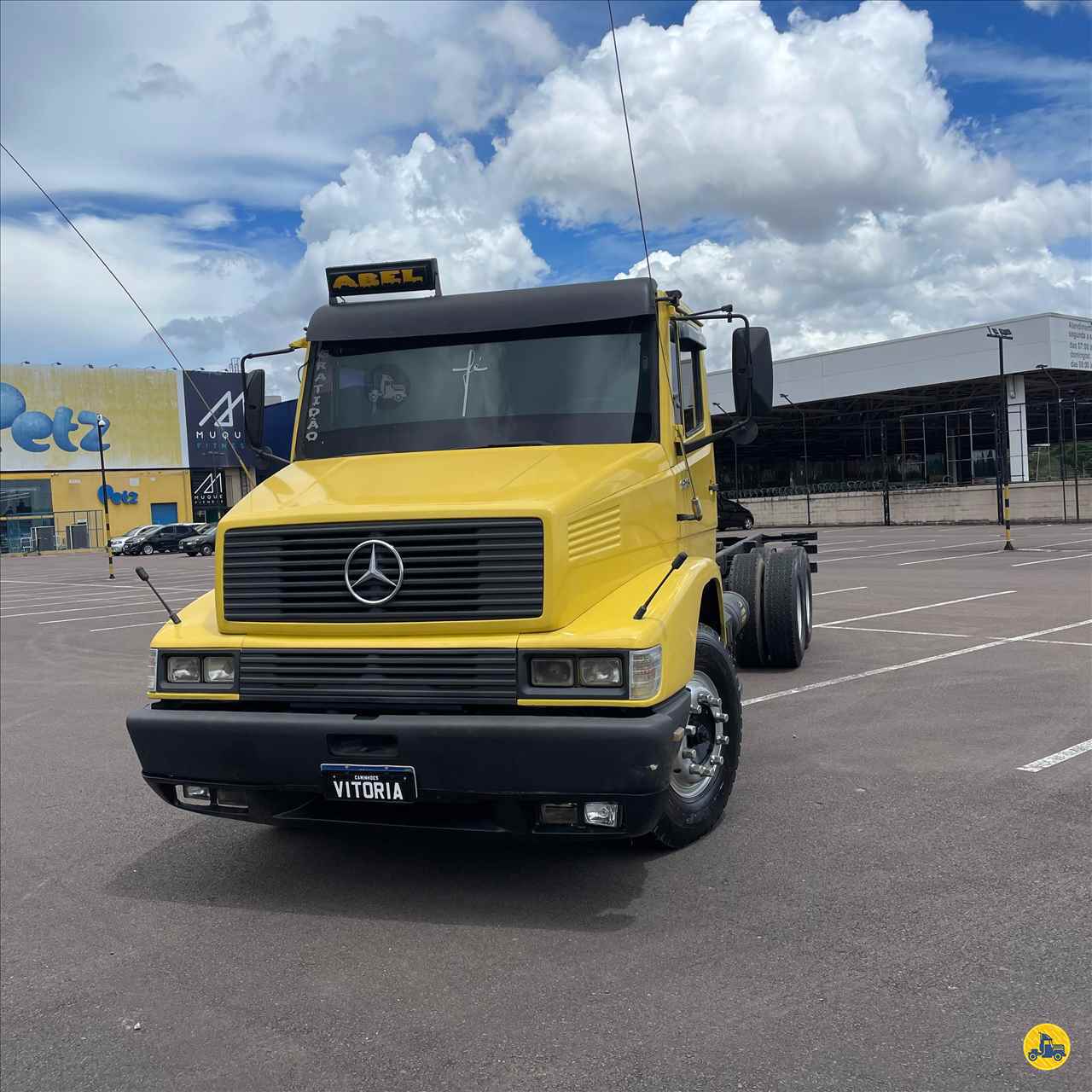 CAMINHAO MERCEDES-BENZ MB 1218 Carga Seca Truck 6x2 Vitória Caminhões CURITIBA PARANÁ PR