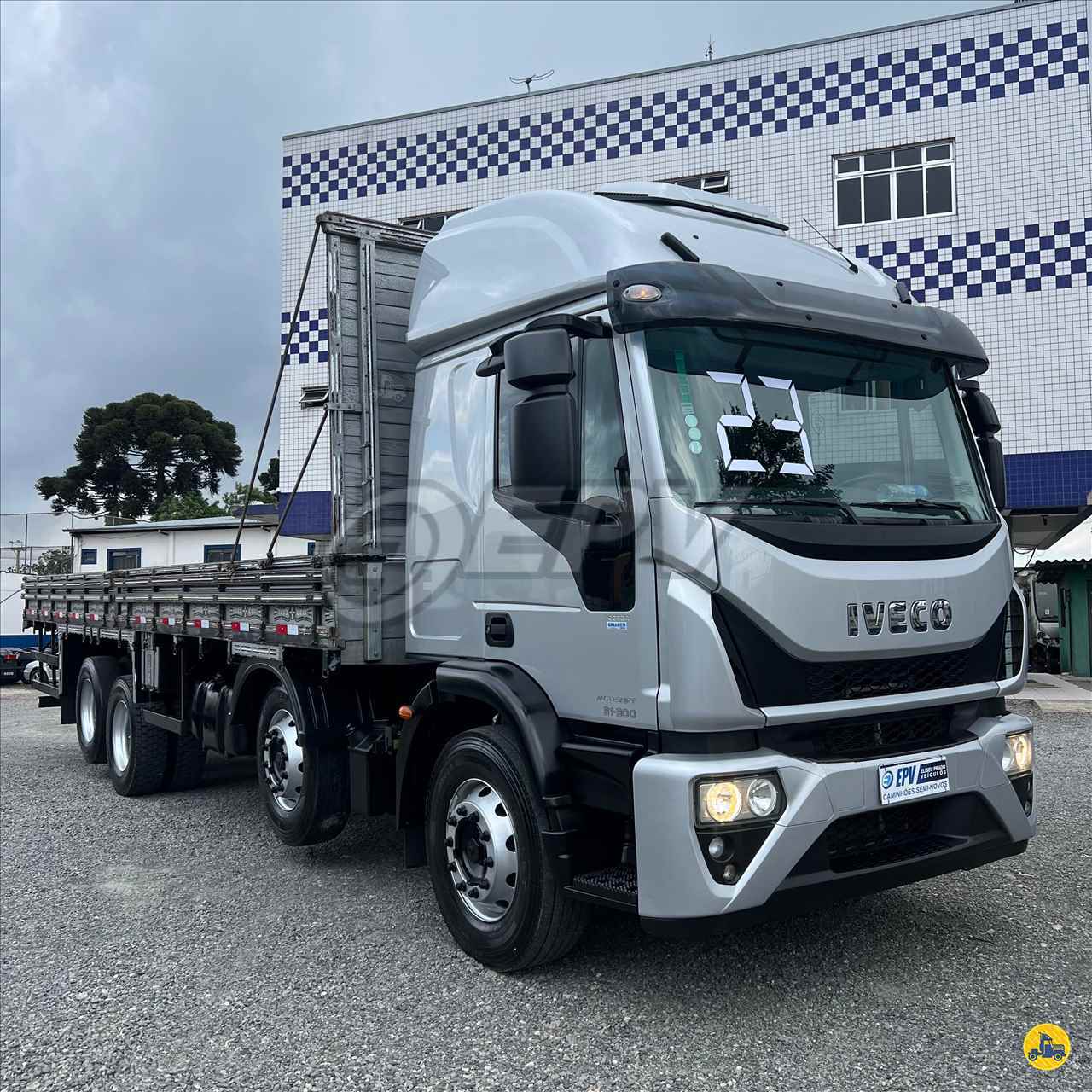 CAMINHAO IVECO TECTOR 31 300 Carga Seca BiTruck 8x2 EPV Veículos CURITIBA PARANÁ PR