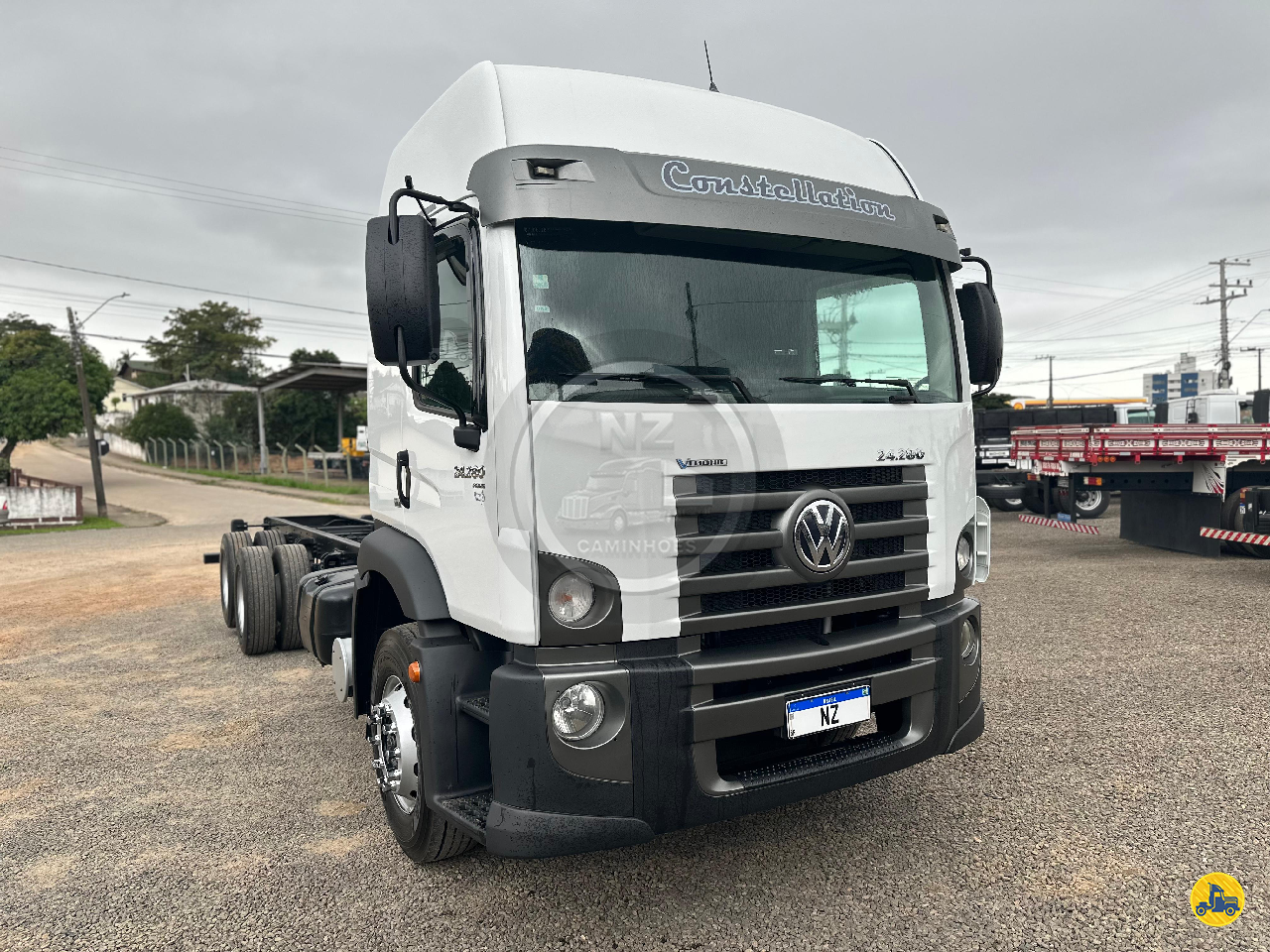 VW 24280 de NZ Veículos e Caminhões