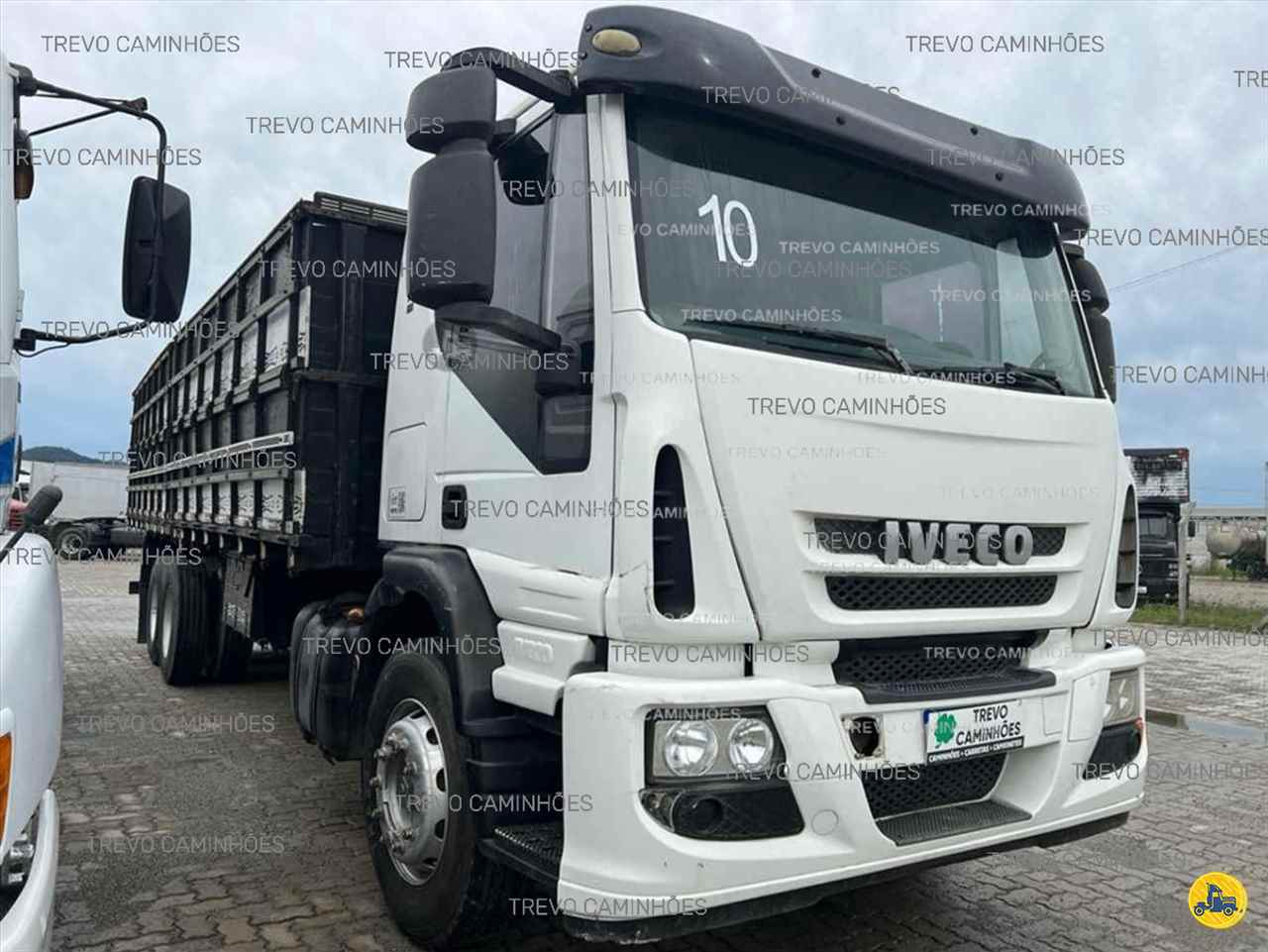 CAMINHAO IVECO TECTOR 240E25 Graneleiro Truck 6x2 Trevo Caminhões - AGB ITAJAI SANTA CATARINA SC