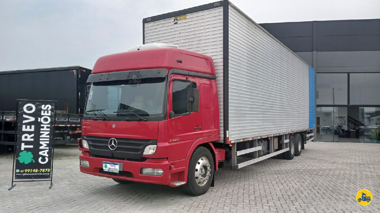 CAMINHAO MERCEDES-BENZ MB 2425 Baú Furgão Truck 6x2 Trevo Caminhões - AGB ITAJAI SANTA CATARINA SC
