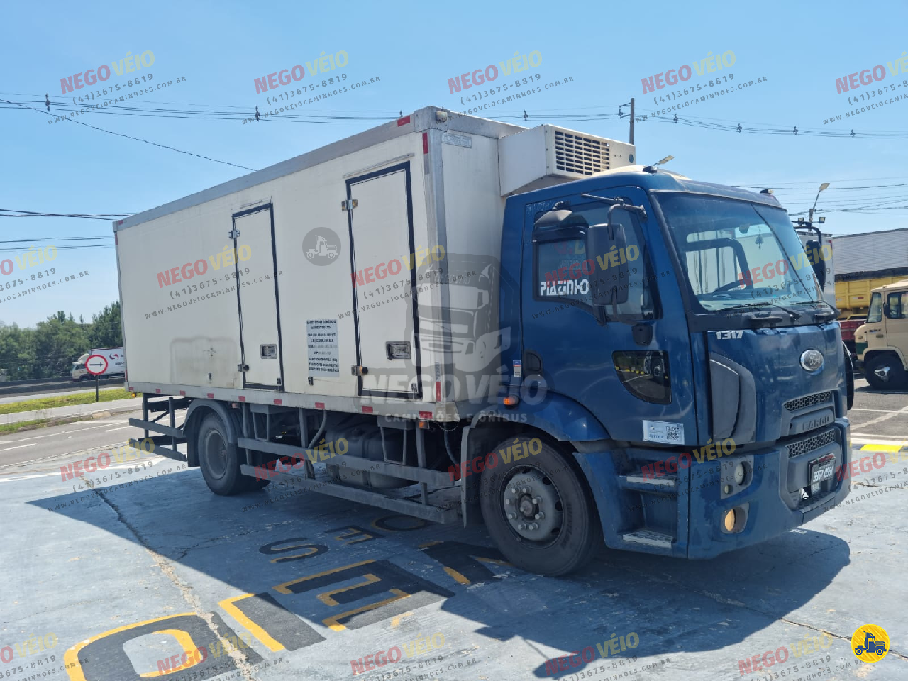 CAMINHAO FORD CARGO 1317 Baú Frigorífico 3/4 4x2 Nego Véio Caminhões e Ônibus  COLOMBO PARANÁ PR