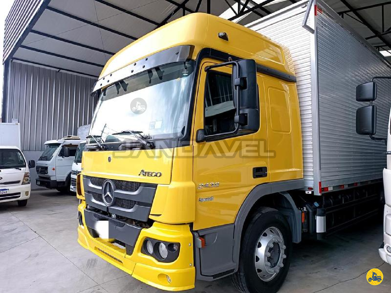 CAMINHAO MERCEDES-BENZ MB 2430 Baú Furgão Truck 6x2 Jandavel Veículos CURITIBA PARANÁ PR