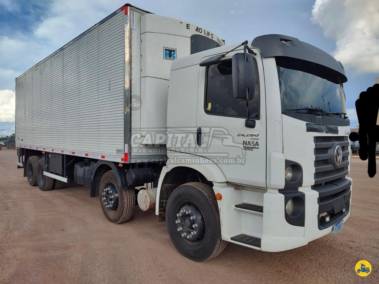 CAMINHAO VOLKSWAGEN VW 24280 Baú Gancheiro BiTruck 8x2 Capital Caminhões - Implementos Rodoviários - Novos e Usados LUZIANIA GOIAS GO