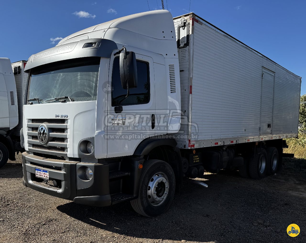CAMINHAO VOLKSWAGEN VW 24250 Baú Furgão Truck 6x2 Capital Caminhões - Implementos Rodoviários - Novos e Usados LUZIANIA GOIAS GO