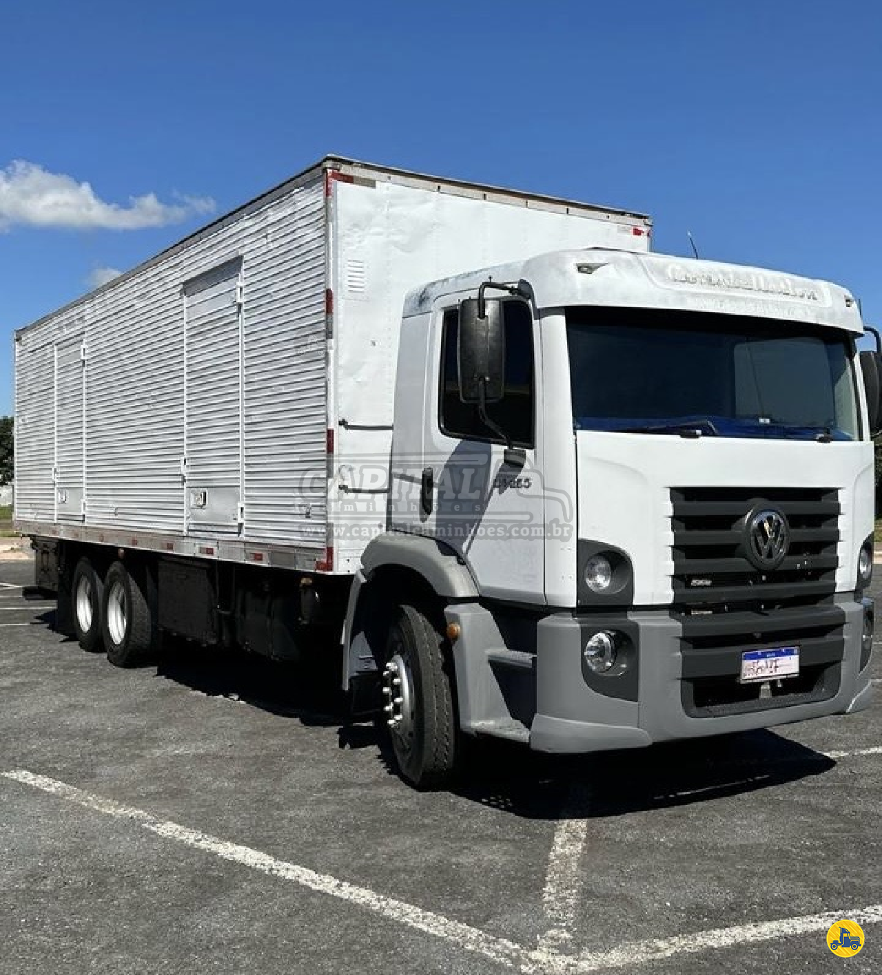 CAMINHAO VOLKSWAGEN VW 24250 Baú Furgão Truck 6x2 Capital Caminhões - Implementos Rodoviários - Novos e Usados LUZIANIA GOIAS GO