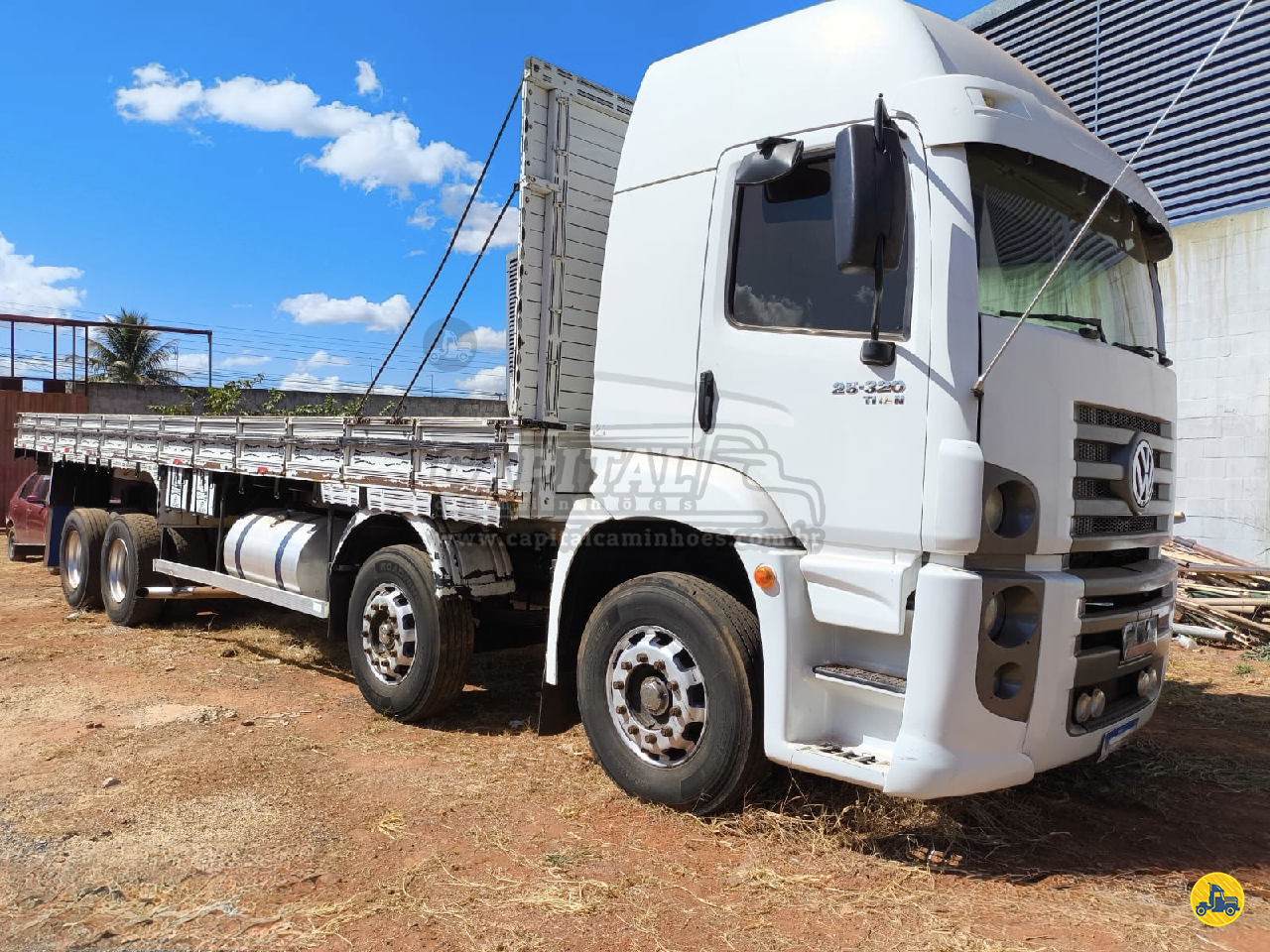 CAMINHAO VOLKSWAGEN VW 25320 Carga Seca BiTruck 8x2 Capital Caminhões - Implementos Rodoviários - Novos e Usados LUZIANIA GOIAS GO