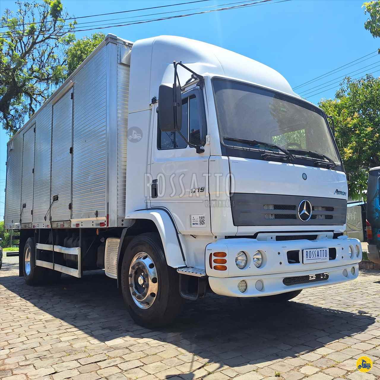 CAMINHAO MERCEDES-BENZ MB 1719 Carga Seca Toco 4x2 Rossatto Caminhões PORTO ALEGRE RIO GRANDE DO SUL RS