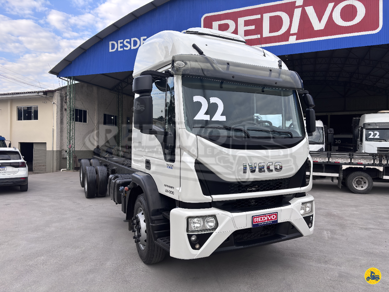 CAMINHAO IVECO TECTOR 240E30 Chassis Truck 6x2 Redivo Caminhões TUBARAO SANTA CATARINA SC
