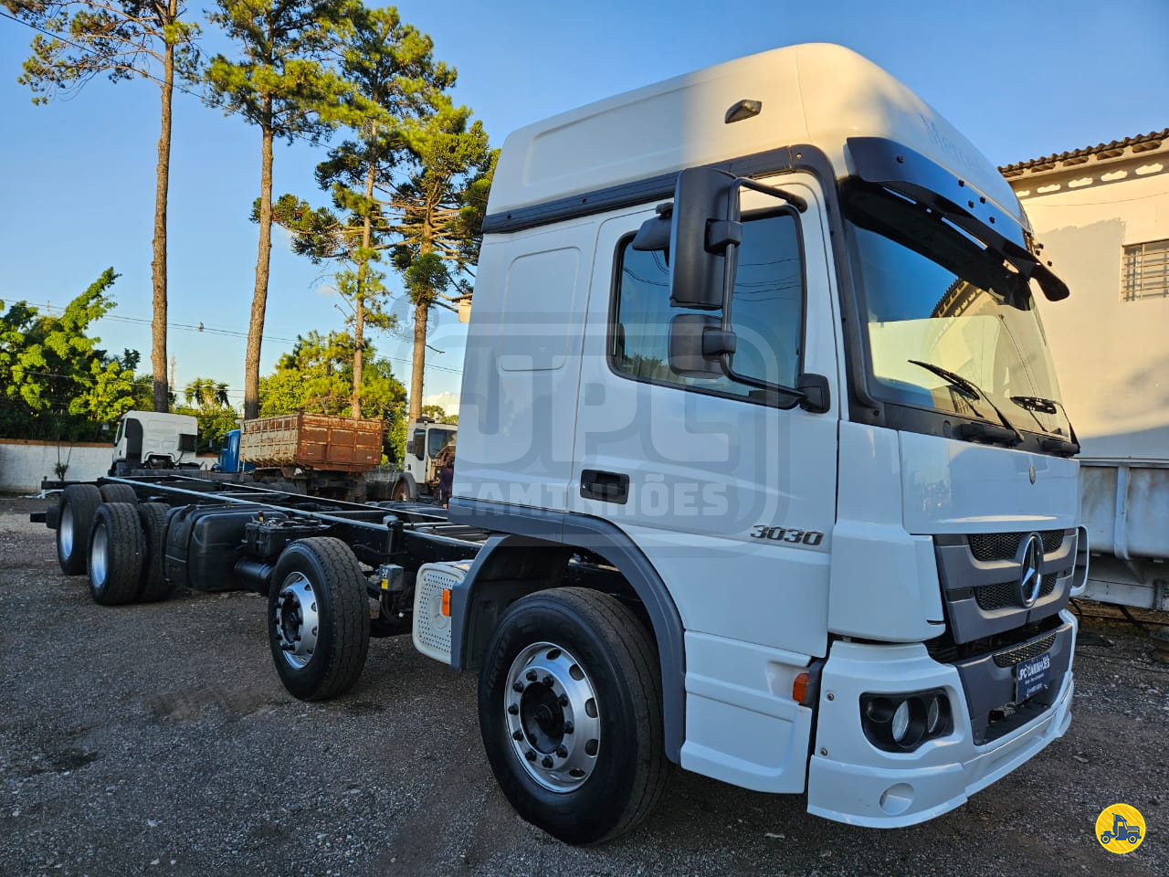 CAMINHAO MERCEDES-BENZ MB 3030 Chassis JPC Caminhões CURITIBA PARANÁ PR