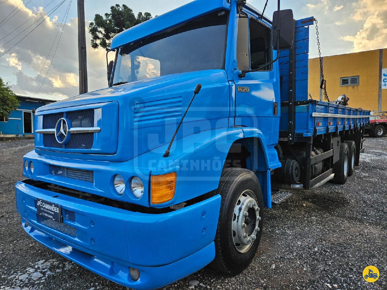 CAMINHAO MERCEDES-BENZ MB 1620 Carga Seca Truck 6x2 JPC Caminhões CURITIBA PARANÁ PR