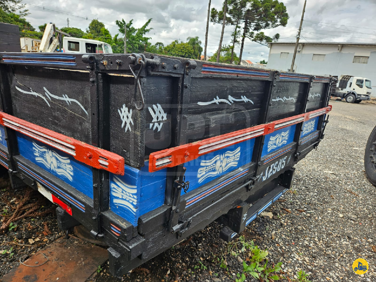 CARROCERIA SOBRE CHASSI  TRUCK CARGA SECA JPC Caminhões CURITIBA PARANÁ PR
