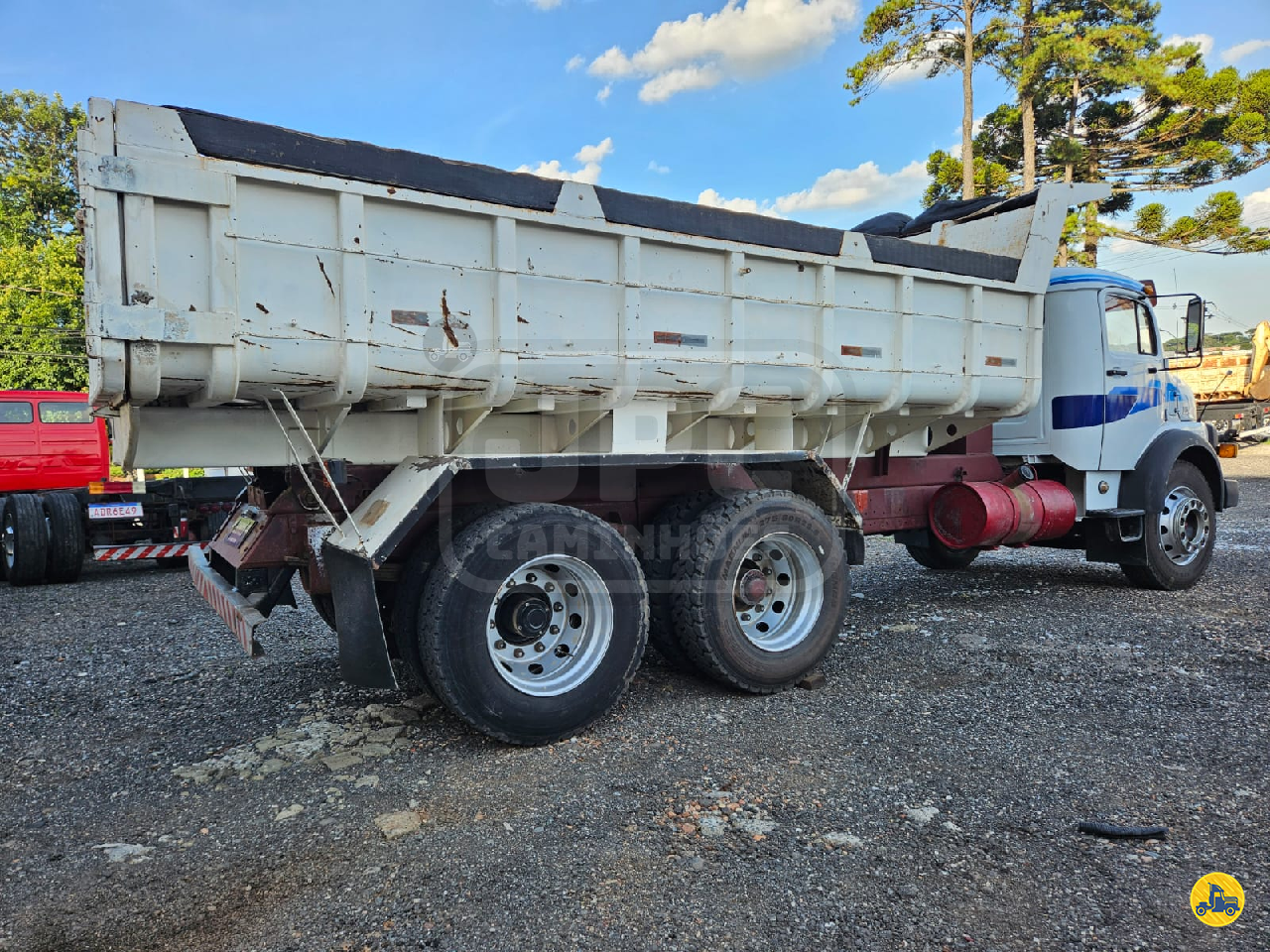 CAMINHAO MERCEDES-BENZ MB 1313 Caçamba Basculante Truck 6x2 JPC Caminhões CURITIBA PARANÁ PR