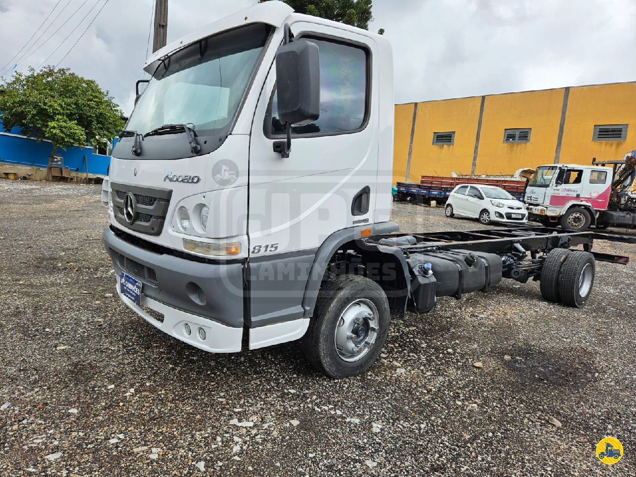 CAMINHAO MERCEDES-BENZ MB 815 Baú Furgão 3/4 4x2 JPC Caminhões CURITIBA PARANÁ PR