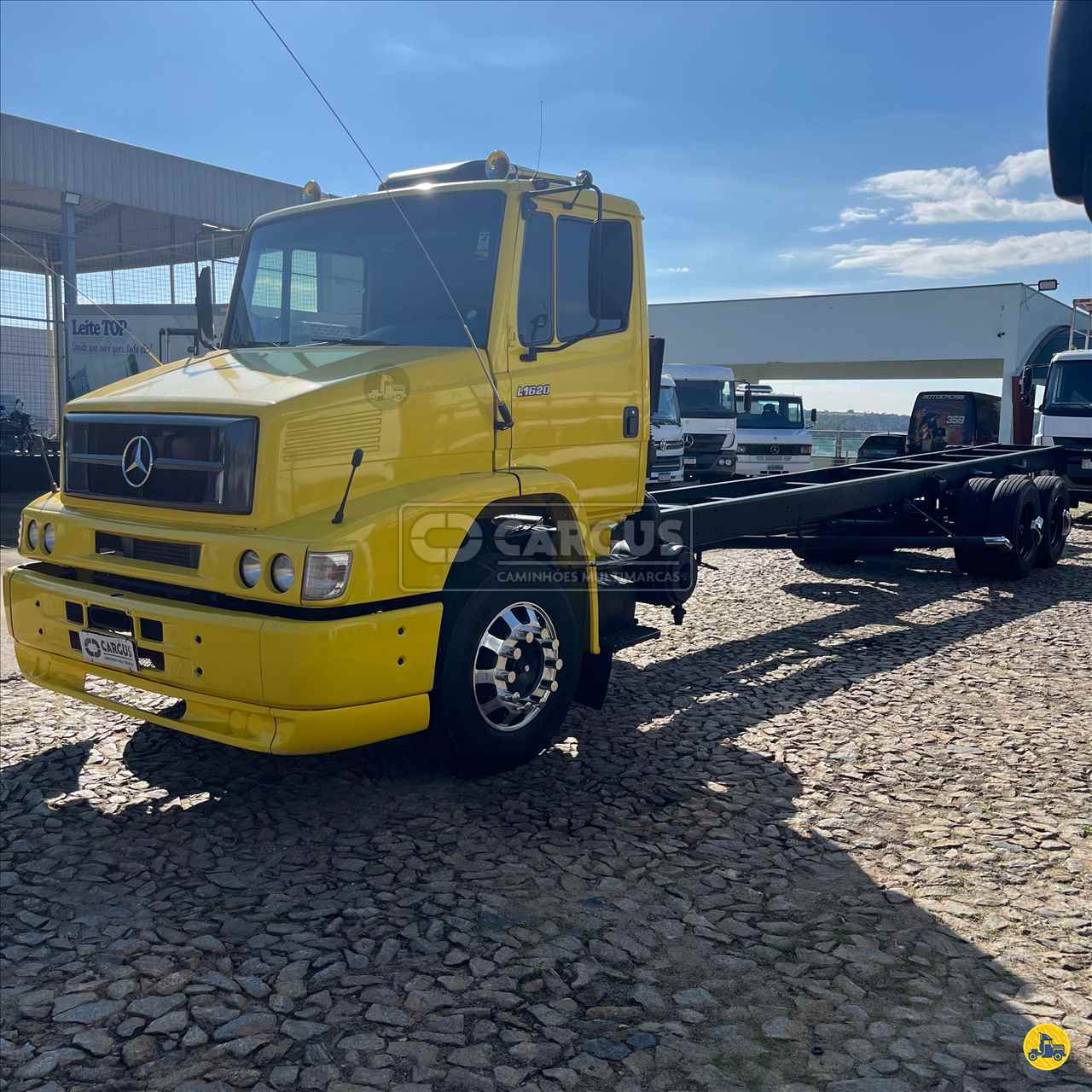 CAMINHAO MERCEDES-BENZ MB 1620 Chassis Truck 6x2 Cargus Caminhões Multimarcas PARA DE MINAS MINAS GERAIS MG