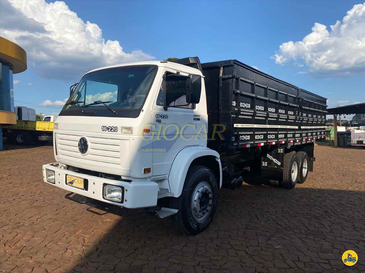CAMINHAO VOLKSWAGEN VW 16220 Graneleiro Truck 6x2 Giocar Caminhões PATO BRANCO PARANÁ PR