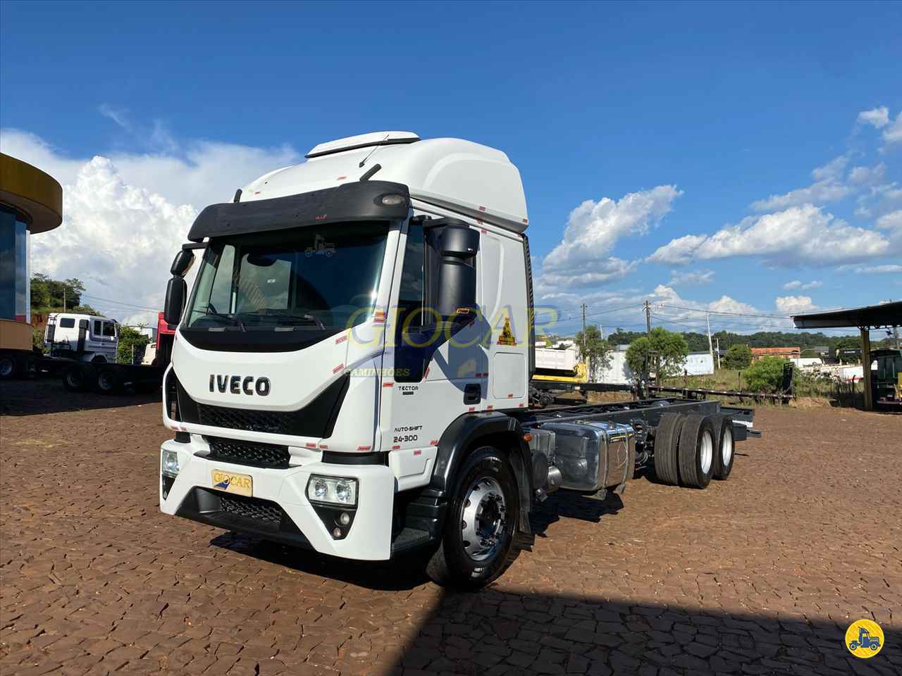 CAMINHAO IVECO TECTOR 240E30 Chassis Truck 6x2 Giocar Caminhões PATO BRANCO PARANÁ PR