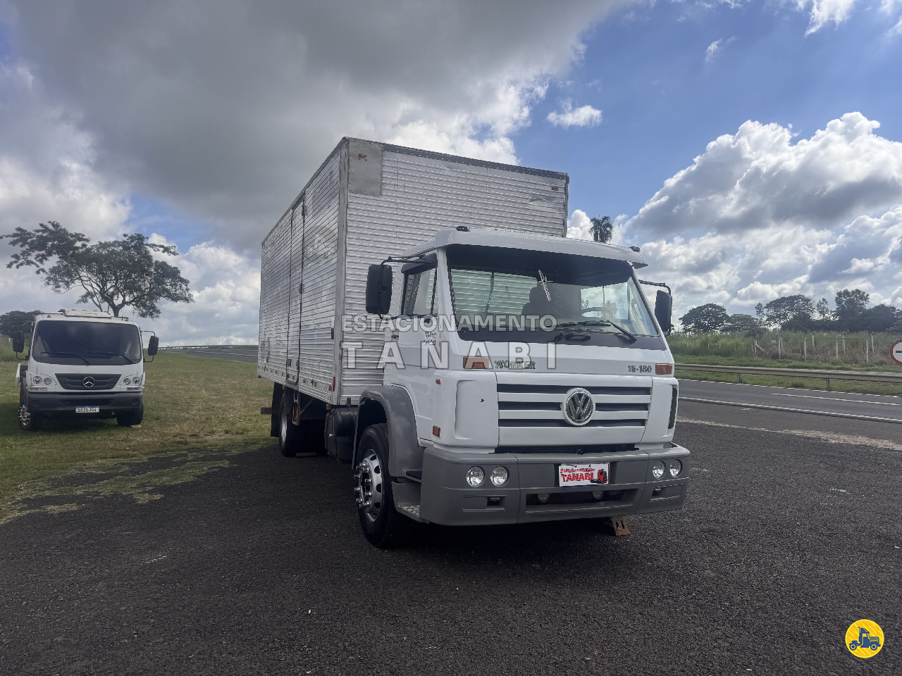 CAMINHAO VOLKSWAGEN VW 15180 Baú Furgão Cavalo 4x2 Estacionamento Tanabi TANABI SÃO PAULO SP