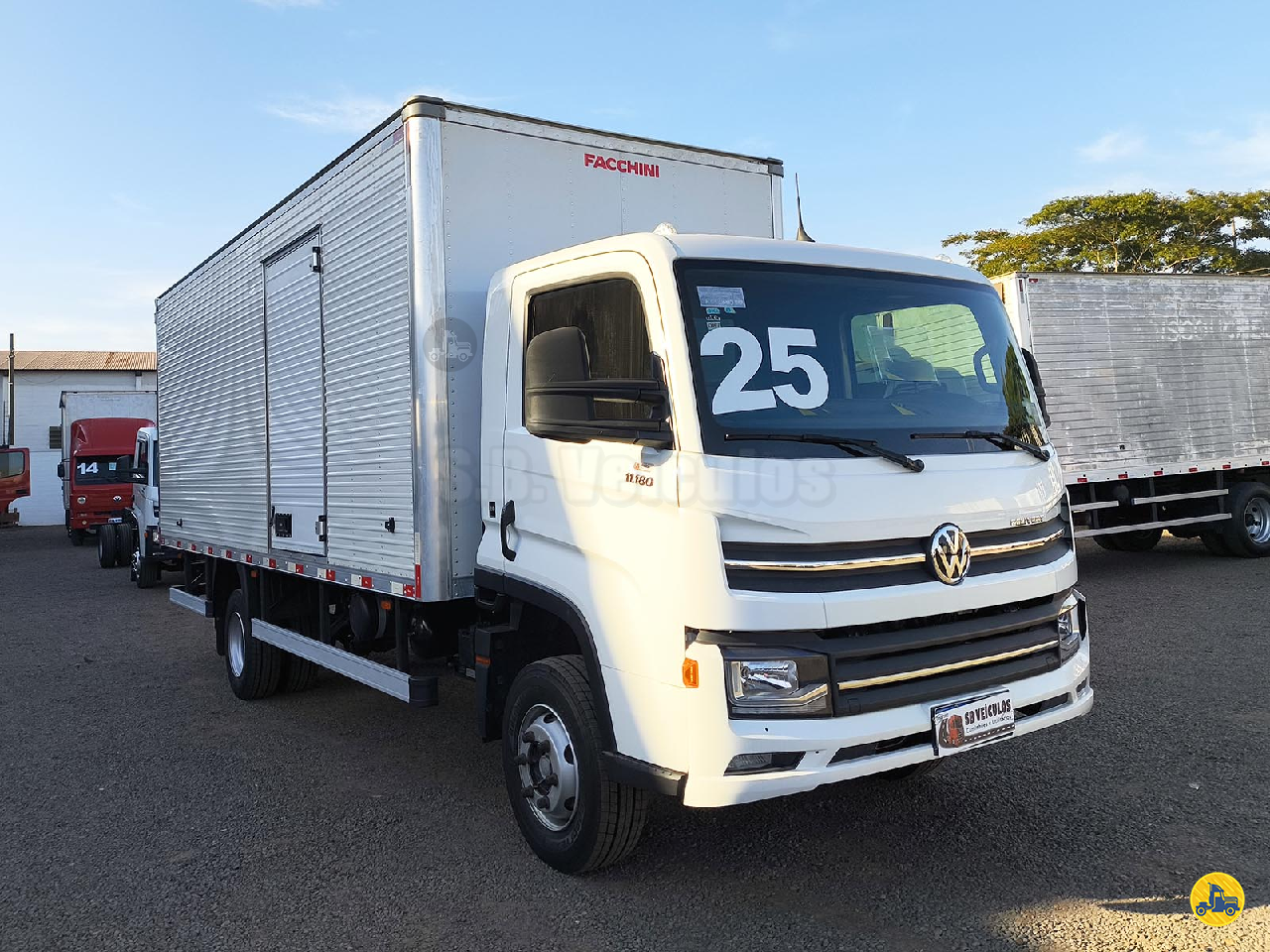 CAMINHAO VOLKSWAGEN VW 11180 Baú Furgão 3/4 4x2 SB Veiculos CATANDUVA SÃO PAULO SP