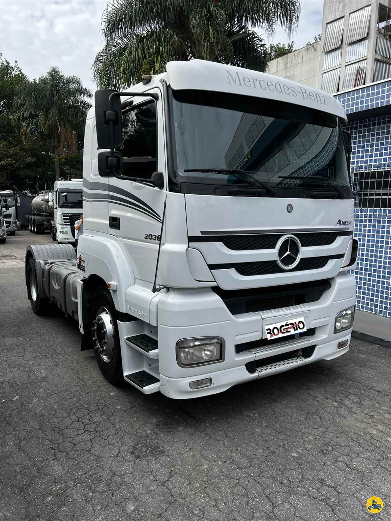 MB 2036 de Rogério Caminhões