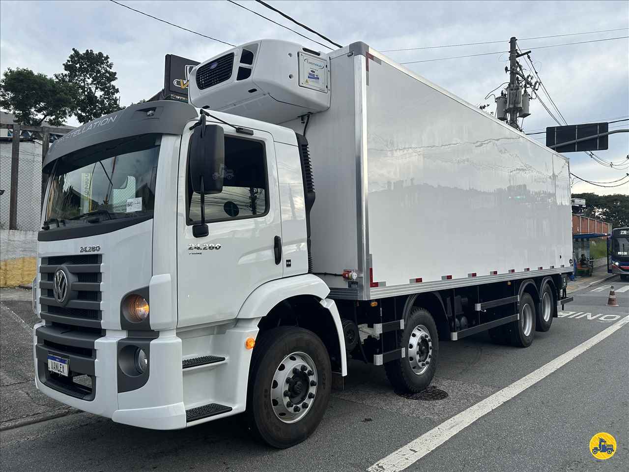 CAMINHAO VOLKSWAGEN VW 24280 Baú Frigorífico BiTruck 8x2 Vanlex Caminhões SAO BERNARDO DO CAMPO SÃO PAULO SP