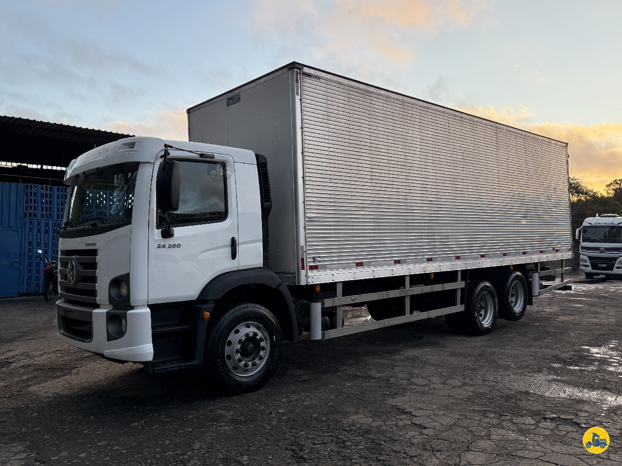 CAMINHAO VOLKSWAGEN VW 24260 Baú Furgão Truck 6x2 Vanlex Caminhões SAO BERNARDO DO CAMPO SÃO PAULO SP