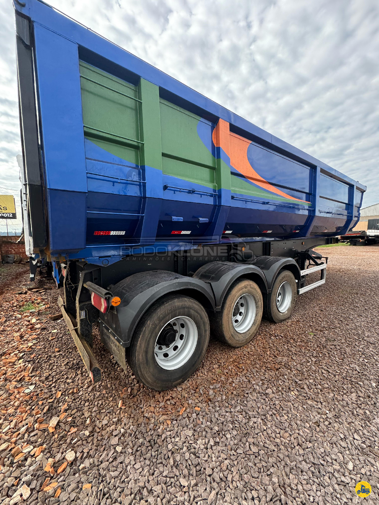 CARRETA SEMI-REBOQUE BASCULANTE Rodoklone Caminhões e Carretas  CASCAVEL PARANÁ PR