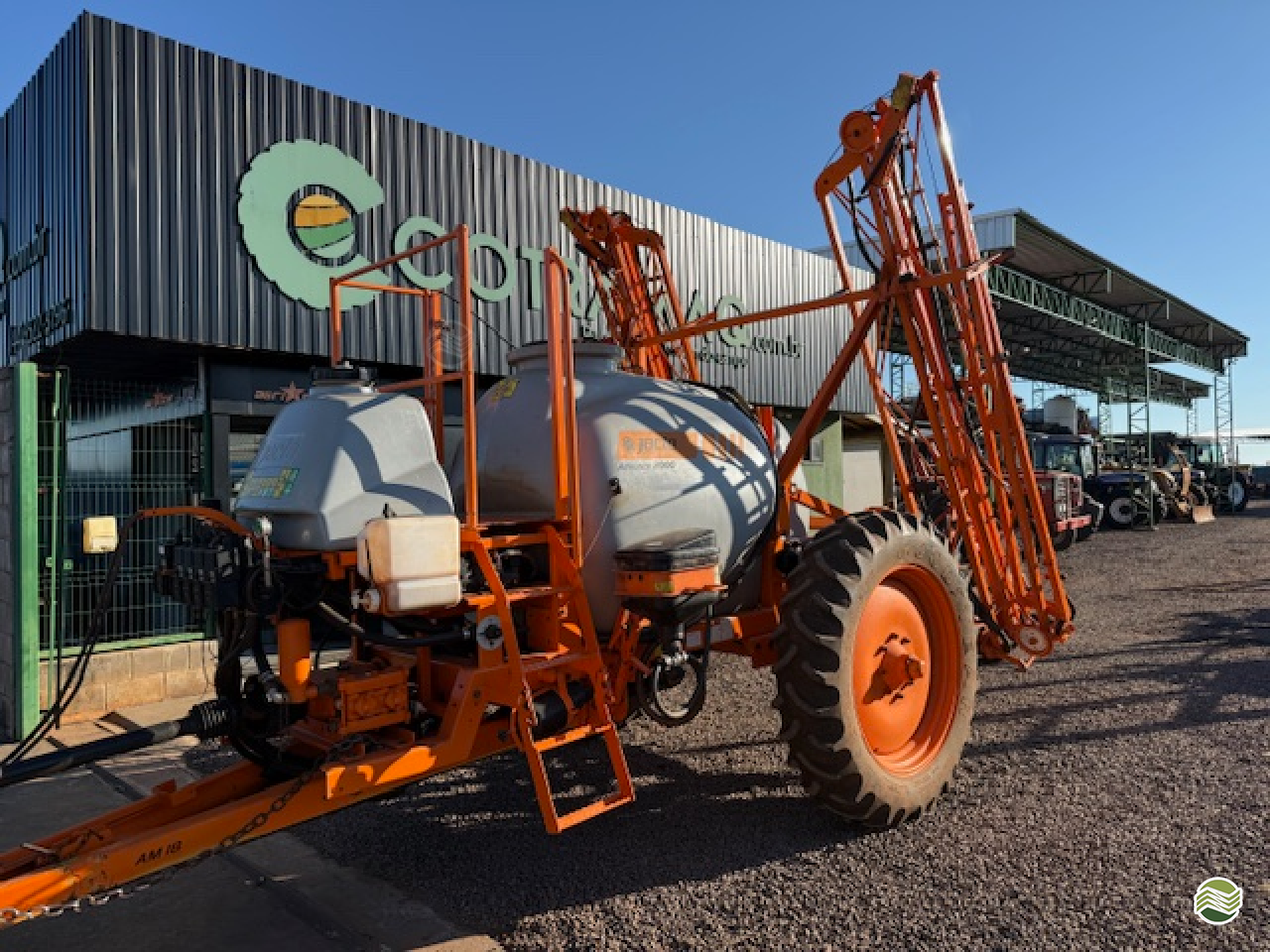 PULVERIZADOR JACTO ADVANCE 2000 AM18 Arrasto Cotramaq Tratores GOIOERE PARANÁ PR