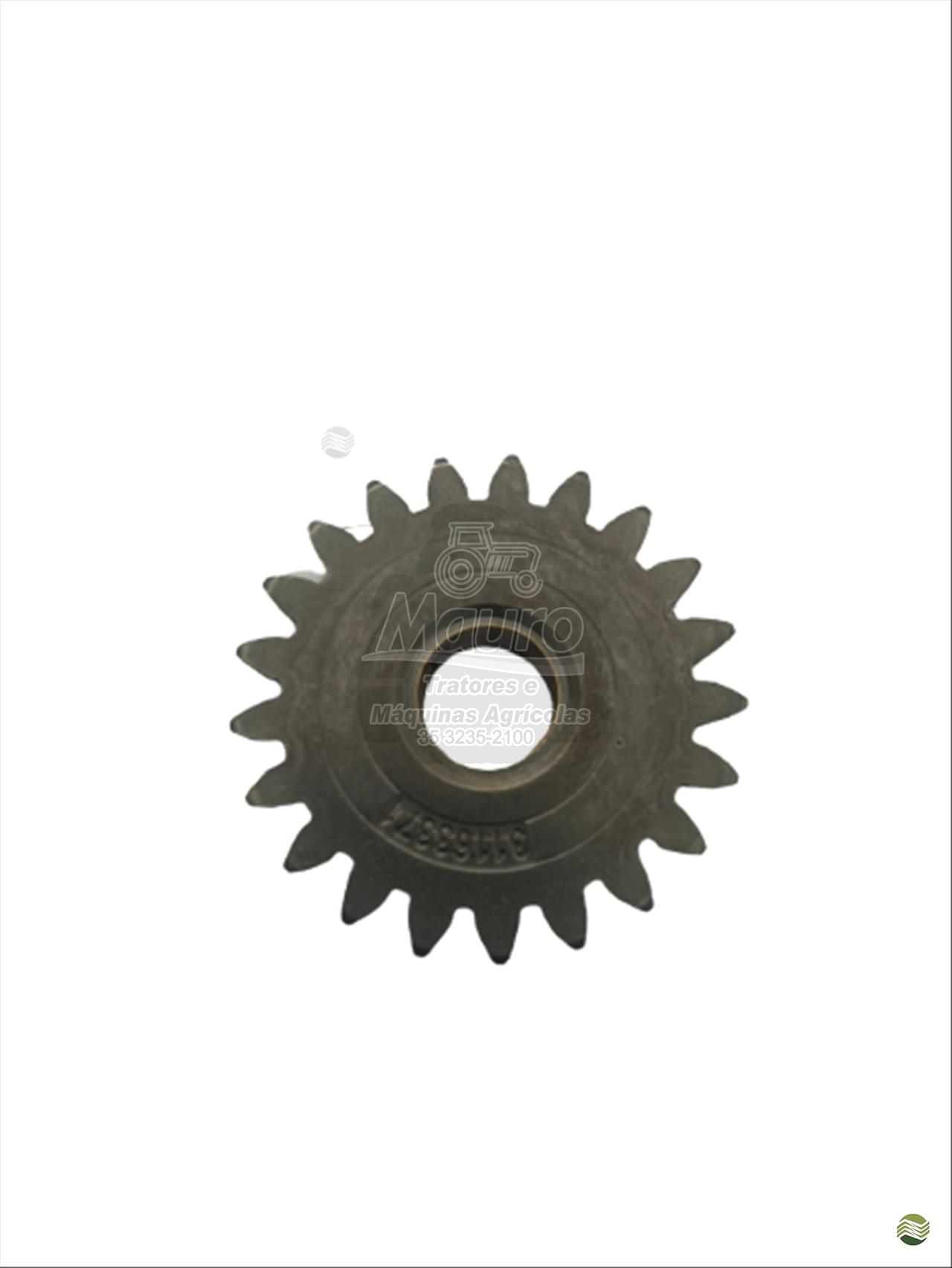 31163371 - ENGRENAGEM INTERMEDIÁRIA DA BOMBA DE ÓLEO 3152 21Z MASSEY FERGUSON 50x/55x/235/250
