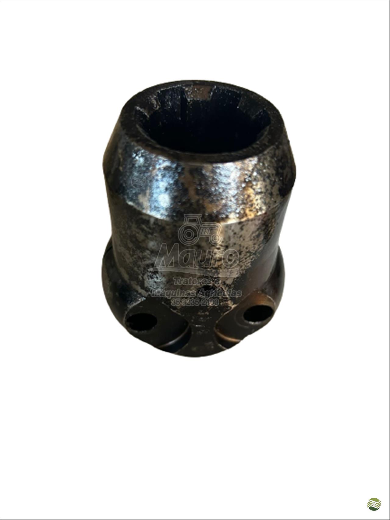E2NN4684BA - LUVA ESTRIADA TRACAO CARRARO FORD NEW HOLLAND 5030
