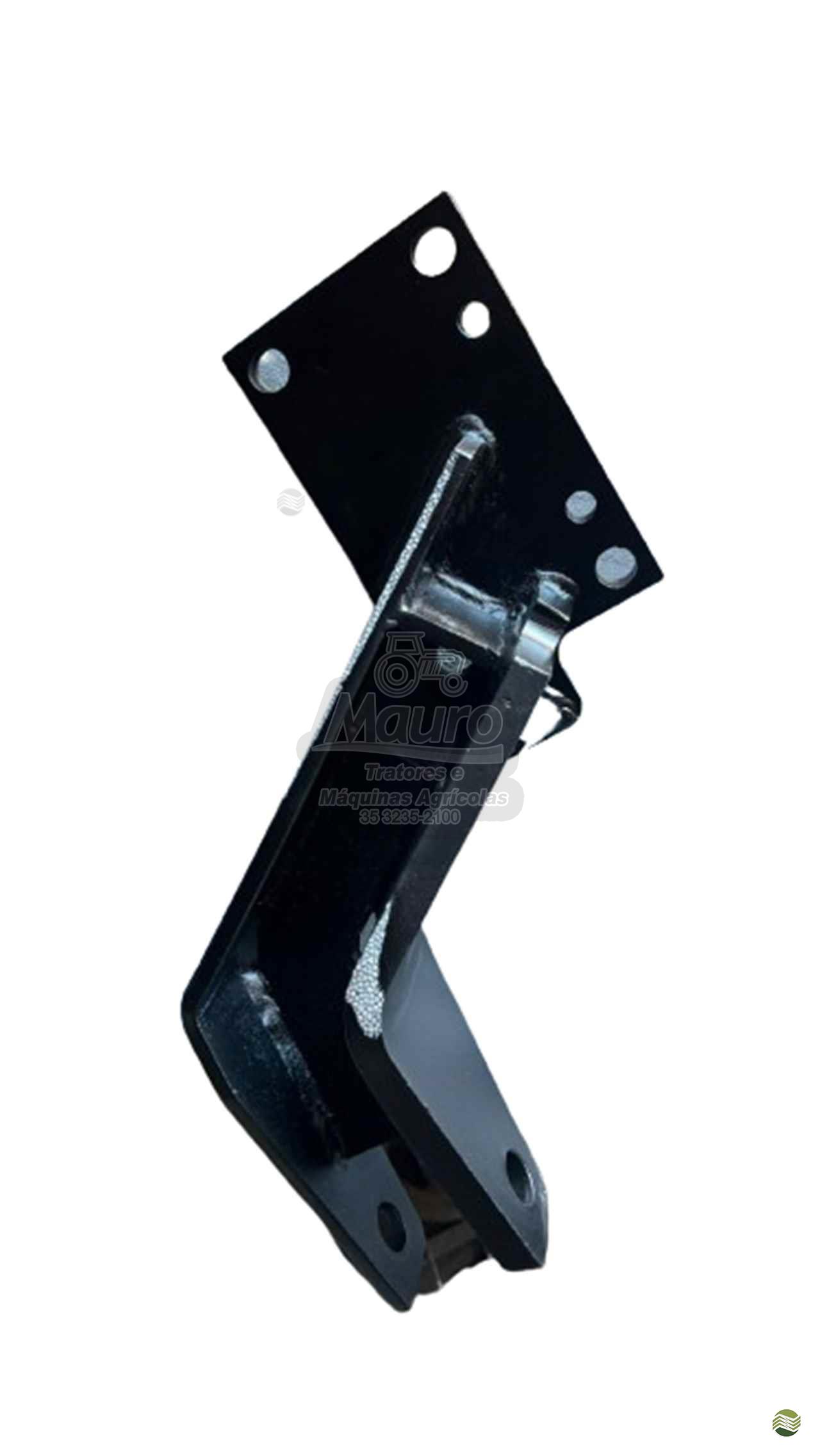 80836220 - SUPORTE DO ESTABILIZADOR LEVANTE HIDRAULICO LADO ESQUERDO VALTRA BH140/BH145/BH160/BH165/BH180/1280/1580/1780