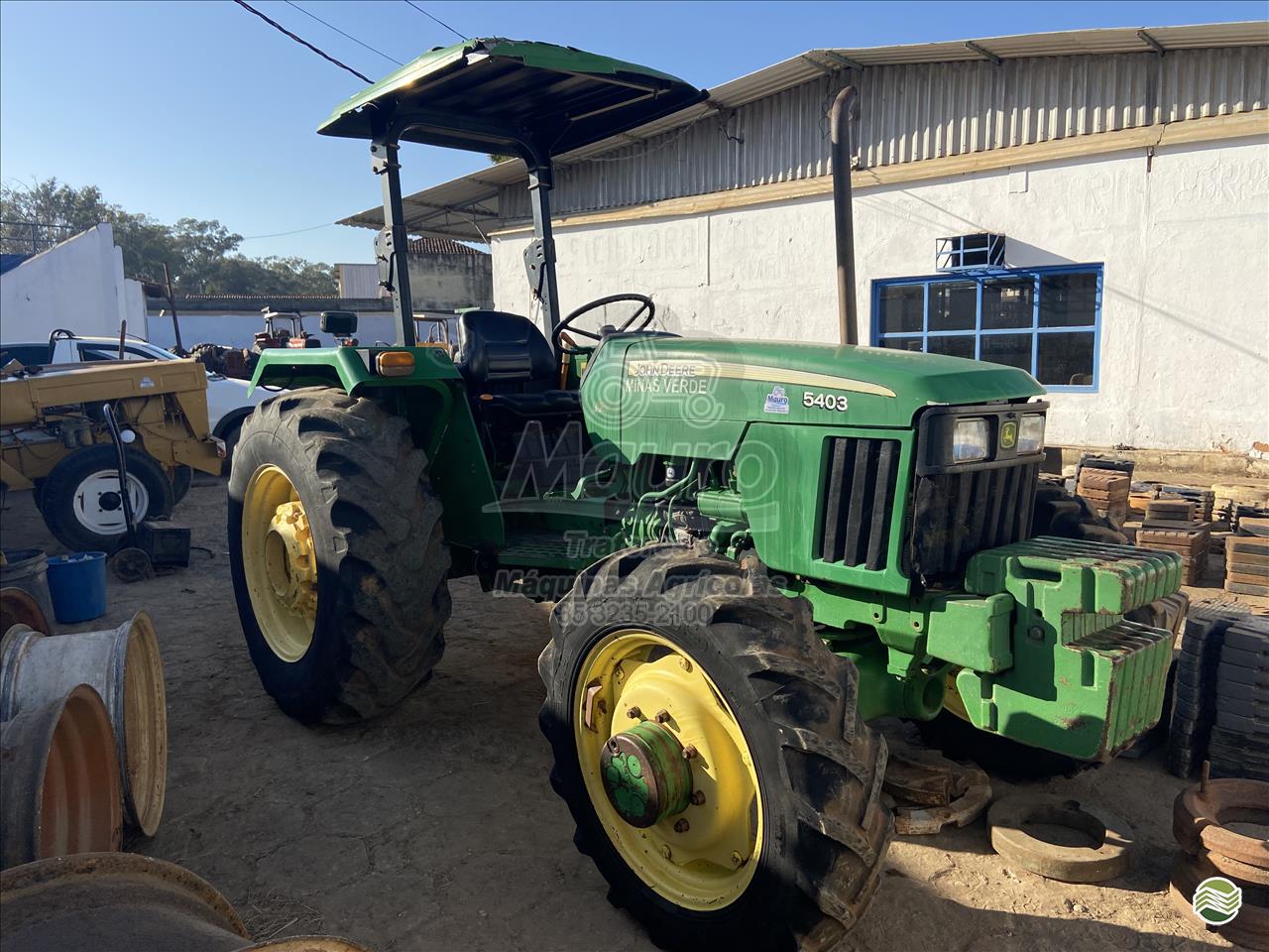 TRATOR JOHN DEERE JOHN DEERE 5403 Tração 4x4 Mauro Tratores TRES CORACOES MINAS GERAIS MG