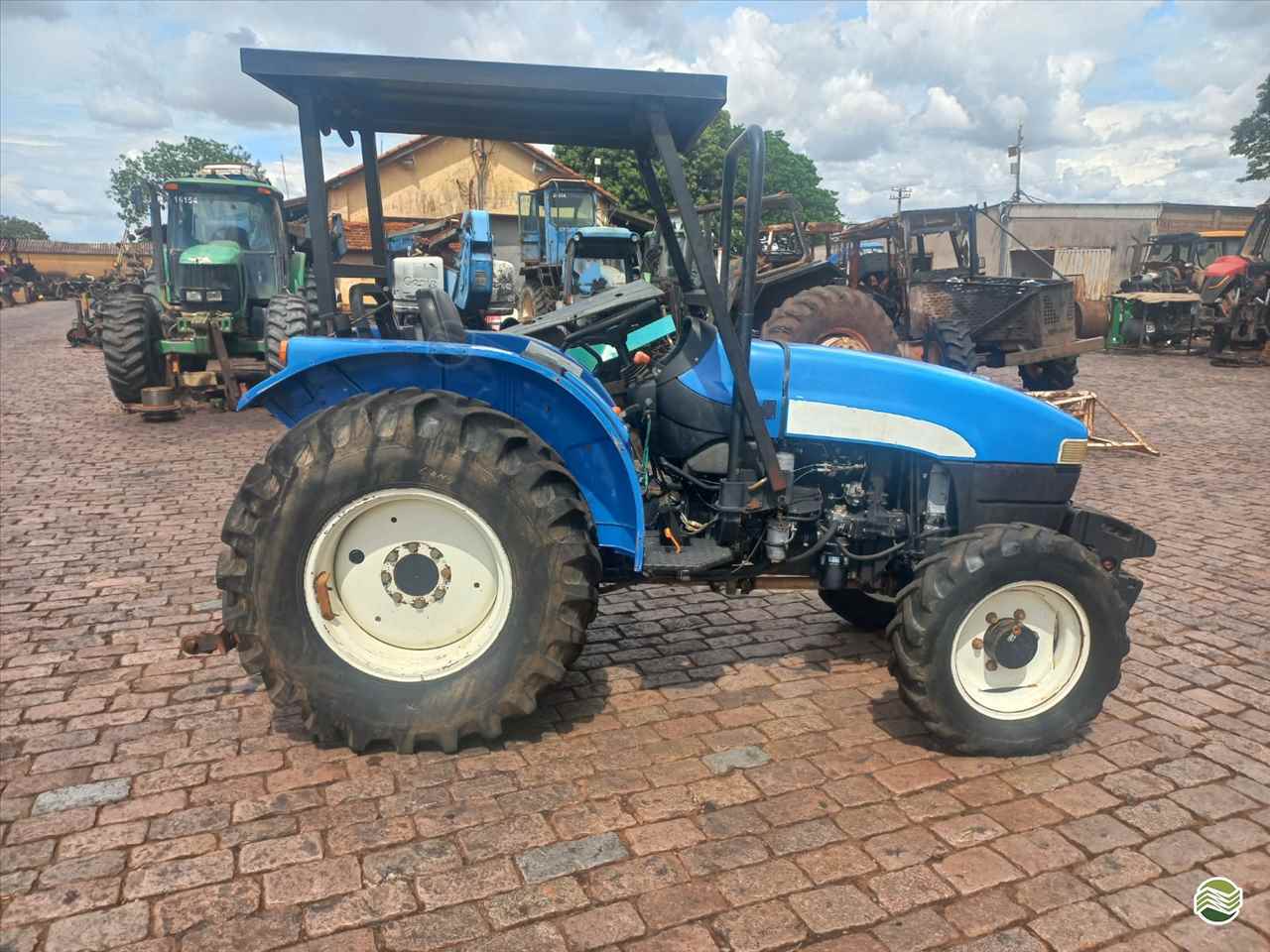 TRATOR NEW HOLLAND NEW TT 3840 Estreito Tração 4x2 Só Agrícola Máquinas e Peças BARRETOS SÃO PAULO SP