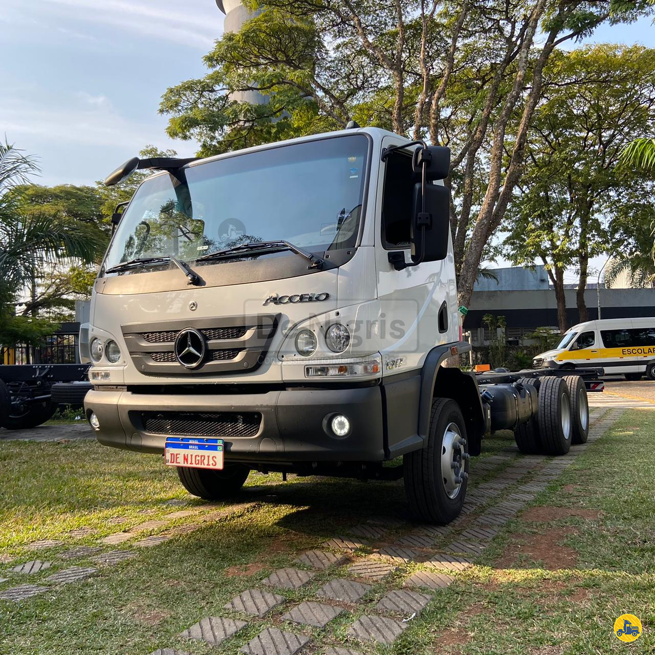 CAMINHAO MERCEDES-BENZ MB 1317 Baú Furgão 3/4 6x2 De Nigris - MB SAO PAULO SÃO PAULO SP