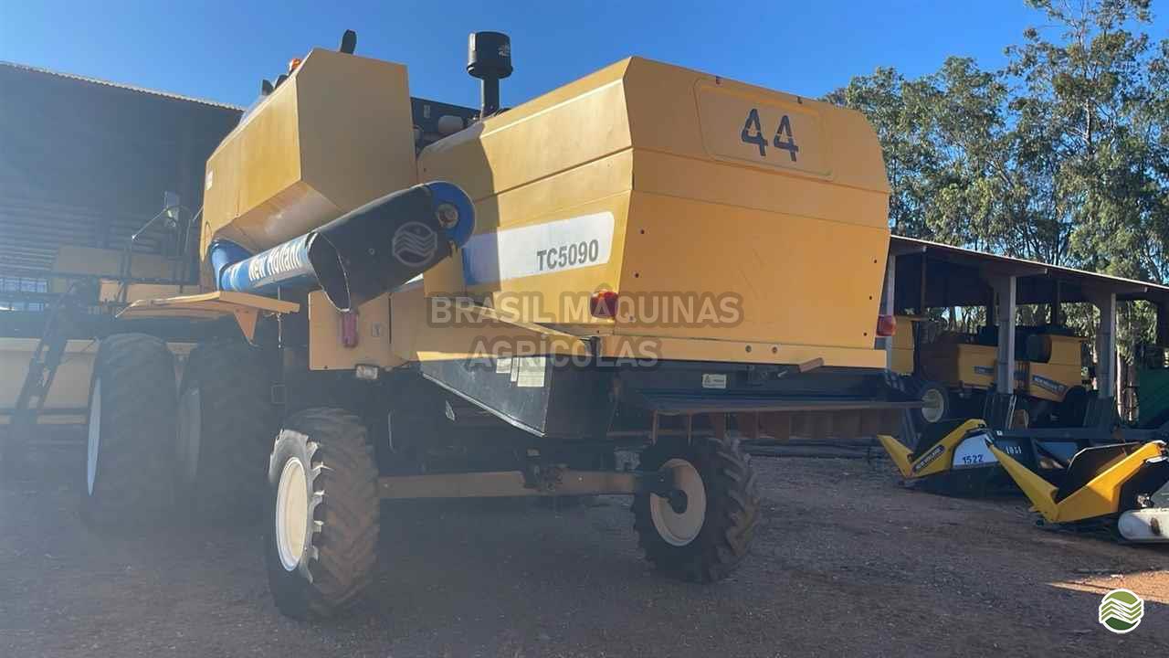 COLHEITADEIRA NEW HOLLAND TC 5090 Brasil Máquinas Agrícolas LUCAS DO RIO VERDE MATO GROSSO MT