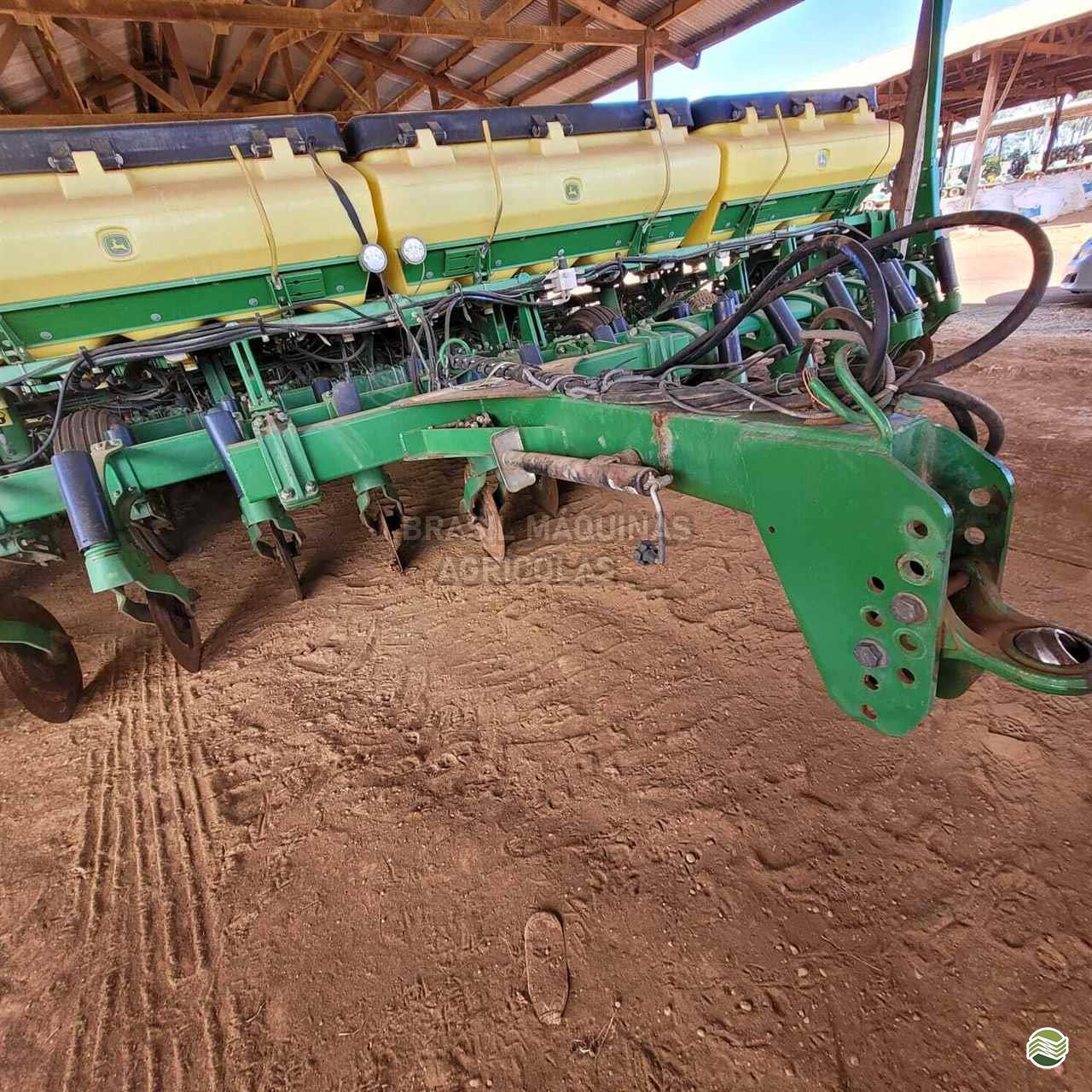 PLANTADEIRA JOHN DEERE PLANTADEIRAS 2117 Brasil Máquinas Agrícolas LUCAS DO RIO VERDE MATO GROSSO MT
