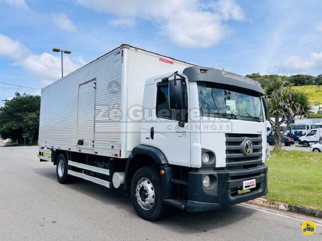 CAMINHAO VOLKSWAGEN VW 17230 Baú Furgão Toco 4x2 Zé Guerreiro Caminhões ITATIBA SÃO PAULO SP