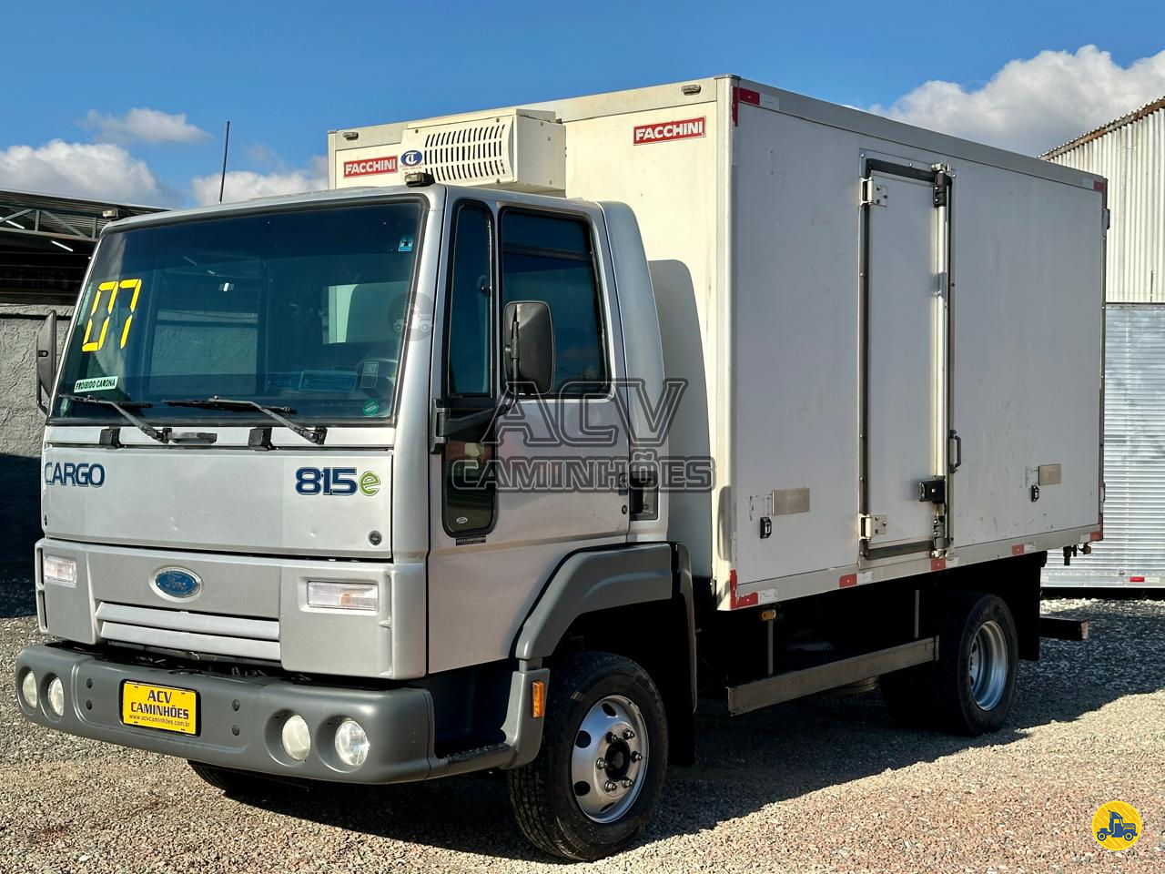 CAMINHAO FORD CARGO 815 Baú Frigorífico 3/4 4x2 ACV Caminhões CURITIBA PARANÁ PR