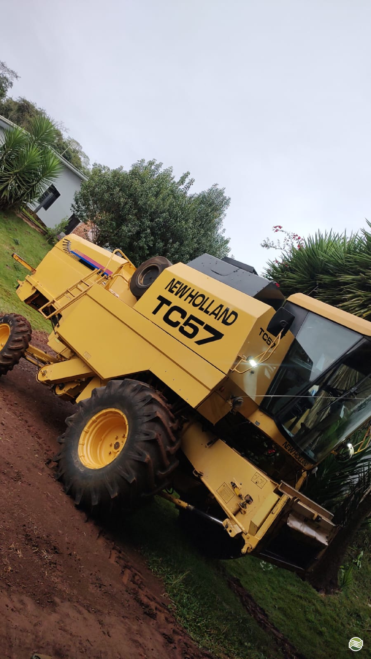 COLHEITADEIRA NEW HOLLAND TC 57 Zanella Tratores CAMPO MOURAO PARANÁ PR