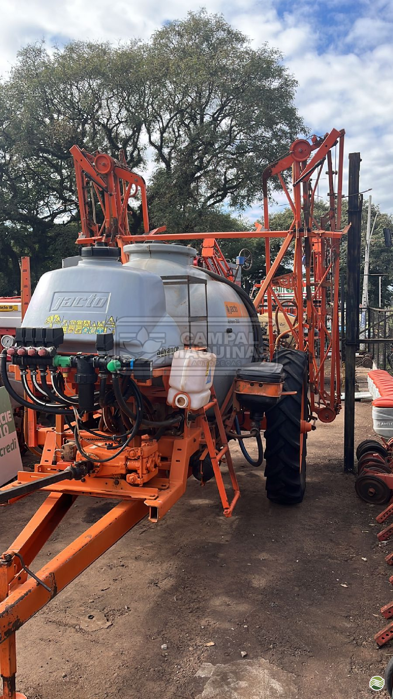 PULVERIZADOR JACTO ADVANCE 2000 AM18 Arrasto Campal Máquinas CAMPO MOURAO PARANÁ PR