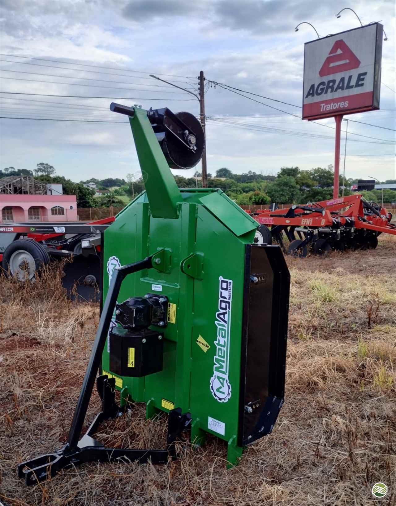 IMPLEMENTOS AGRICOLAS ROCADEIRA ROCADEIRA HIDRÁULICA Oestemaq Tratores - Agrale MEDIANEIRA PARANÁ PR