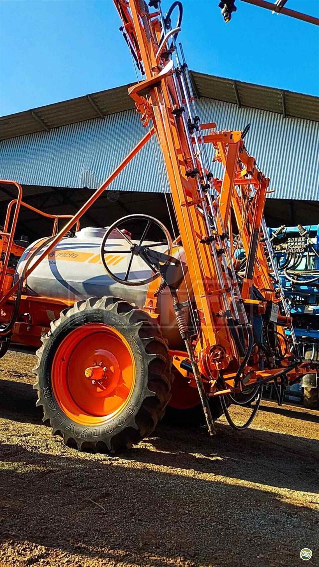 PULVERIZADOR JACTO COLUMBIA AD18 Arrasto Planta Máquinas - Kuhn CASCAVEL PARANÁ PR
