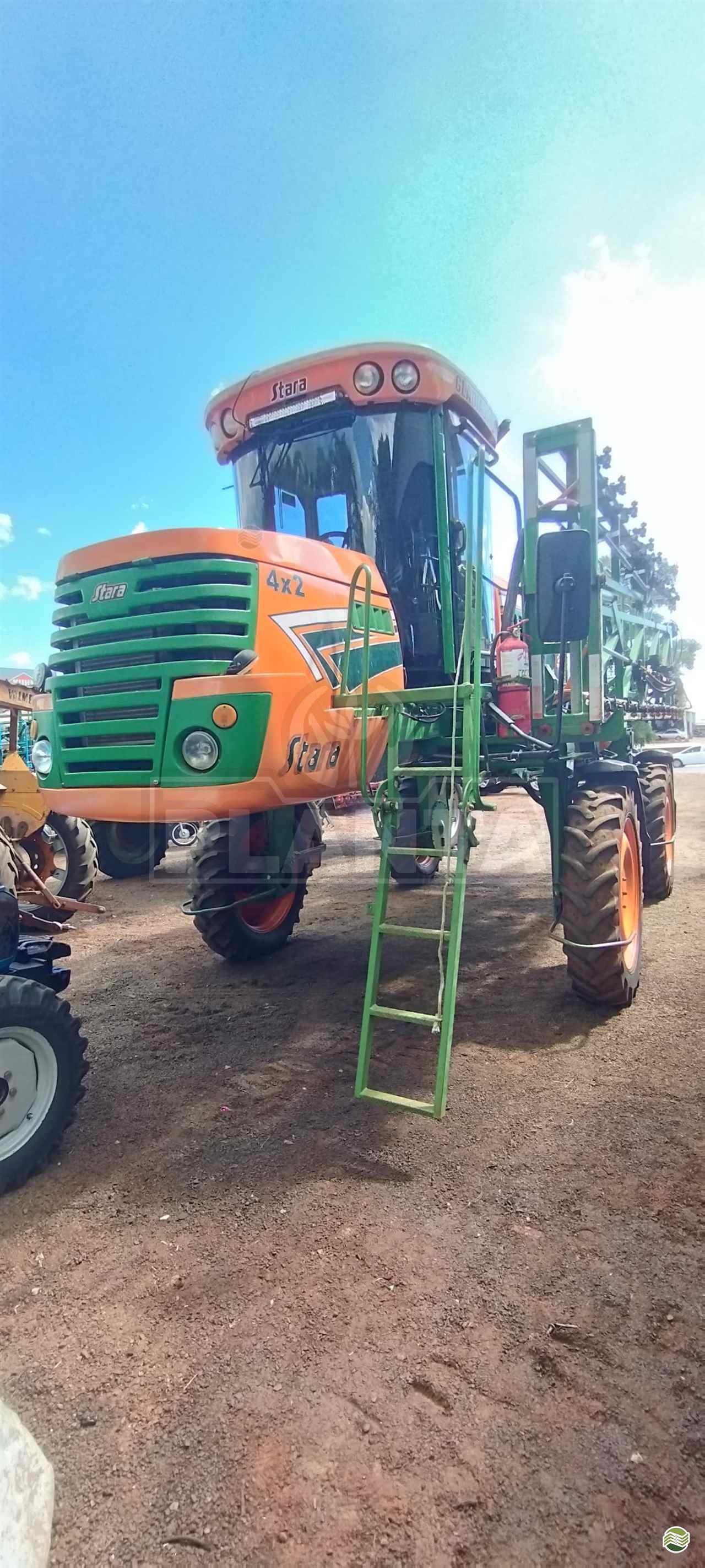 PULVERIZADOR STARA GLADIADOR 2300 Tração 4x2 Planta Máquinas - Kuhn CASCAVEL PARANÁ PR