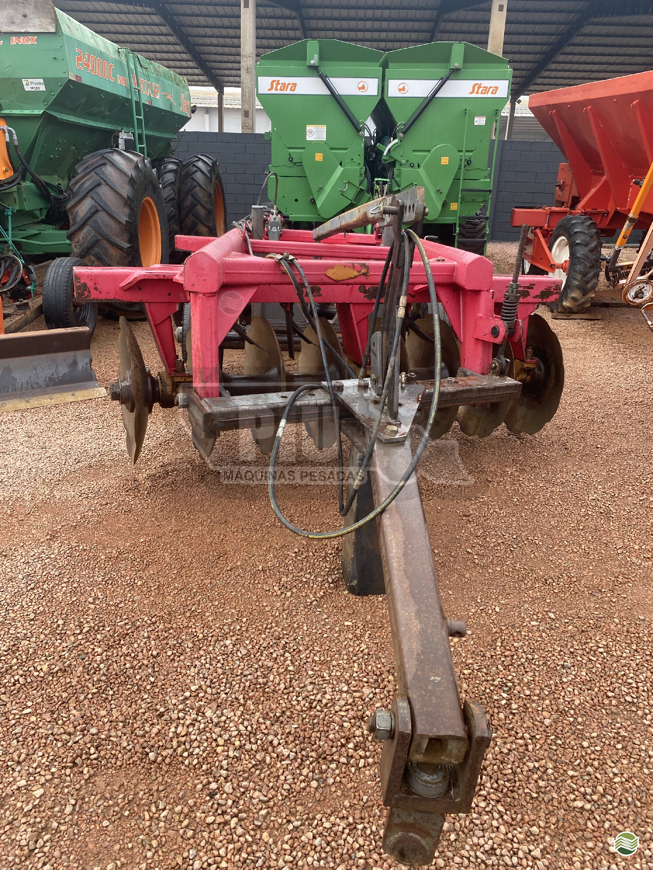 IMPLEMENTOS AGRICOLAS GRADE ARADORA ARADORA 18 DISCOS Piu Máquinas Pesadas SINOP MATO GROSSO MT