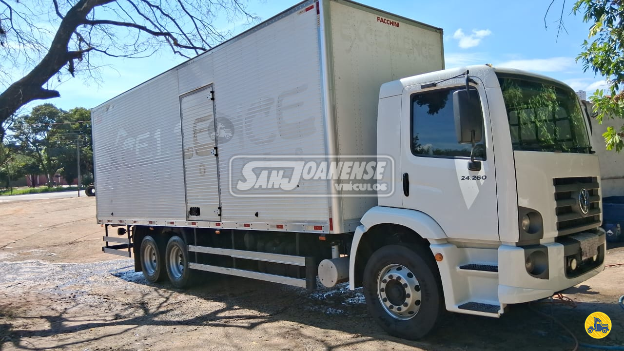 CAMINHAO VOLKSWAGEN VW 24260 Baú Furgão Truck 6x2 Sanjoanense Veículos LIMEIRA SÃO PAULO SP