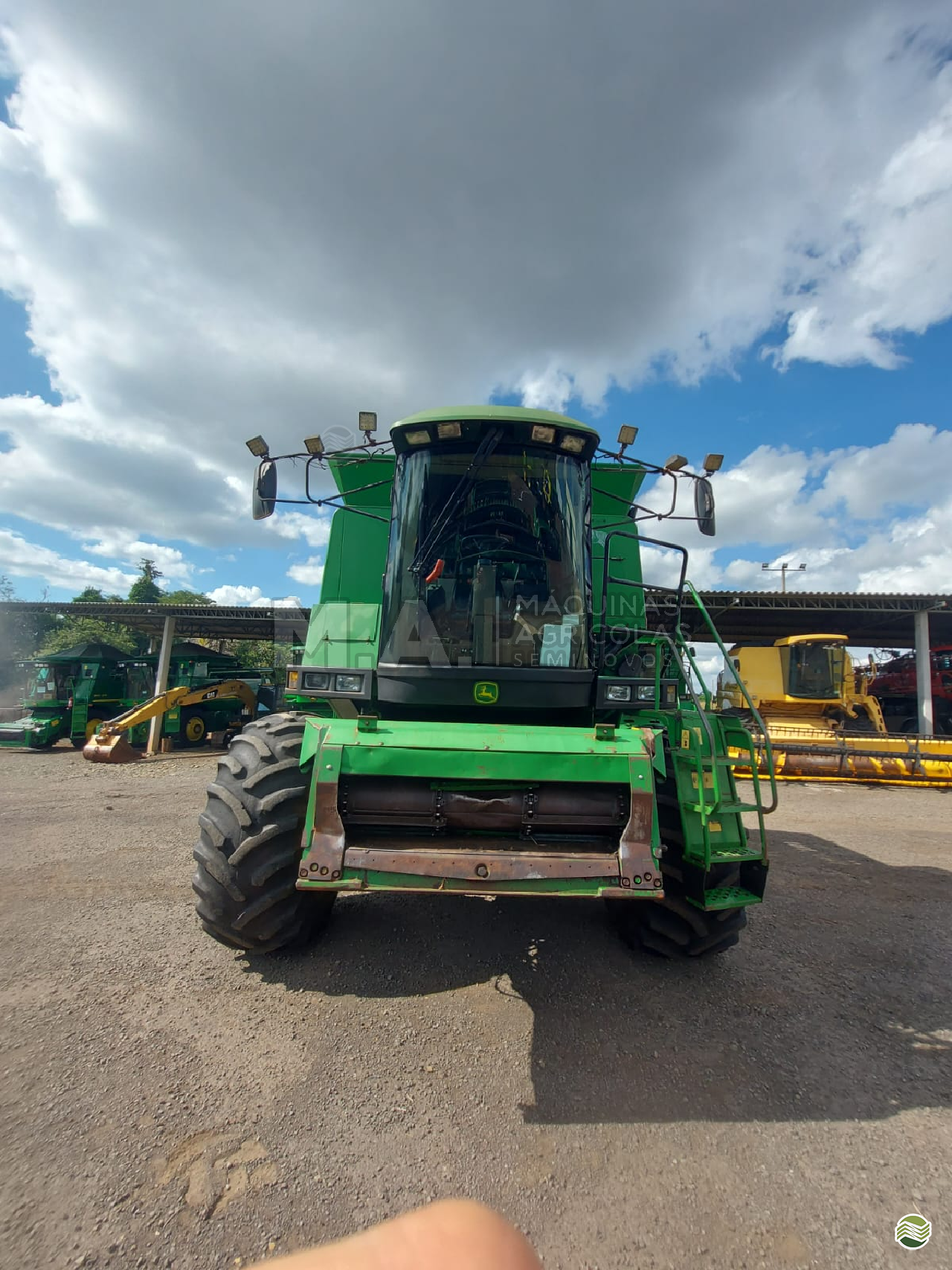 COLHEITADEIRA JOHN DEERE JOHN DEERE 1550 M.A. Máquinas Agrícolas - Medianeira MEDIANEIRA PARANÁ PR