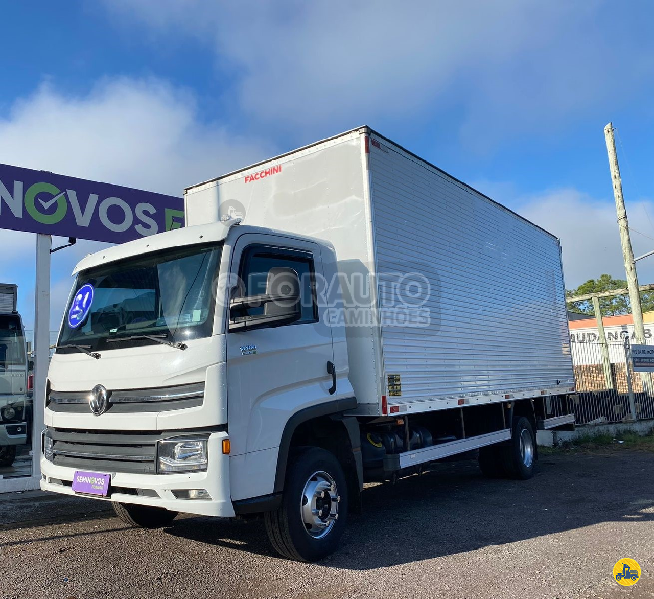 CAMINHAO VOLKSWAGEN VW 11180 Baú Furgão 3/4 4x2 Forauto Caminhões Seminovos - Foton  OSORIO RIO GRANDE DO SUL RS