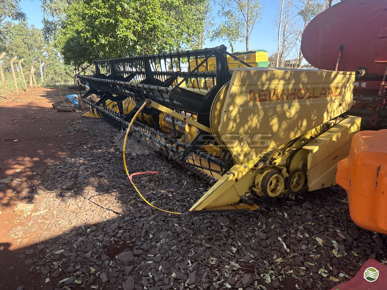 PLATAFORMA COLHEITADEIRA NEW HOLLAND SOJA Assis Máquinas ASSIS CHATEAUBRIAND PARANÁ PR
