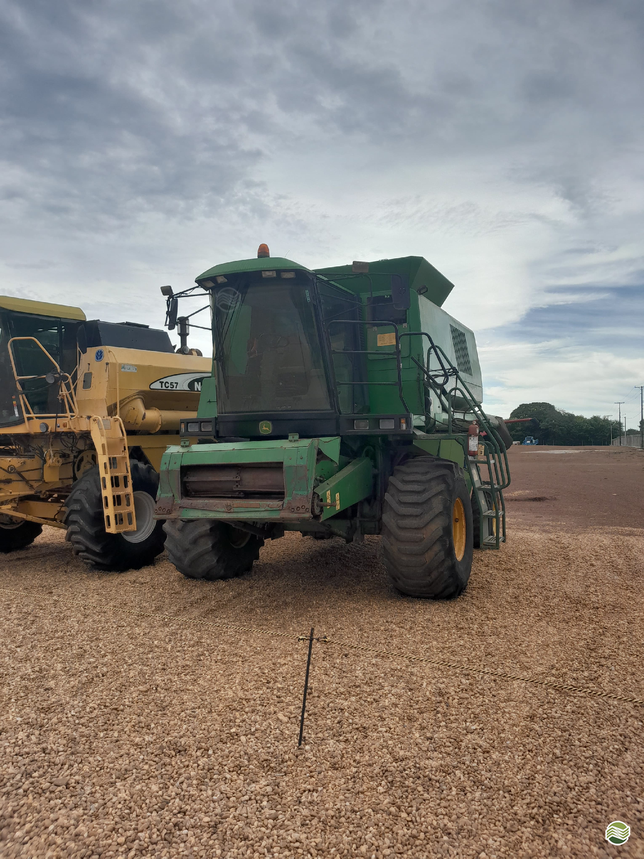 COLHEITADEIRA JOHN DEERE JOHN DEERE 1450 Grão de Ouro - New Holland GURUPI TOCANTINS TO