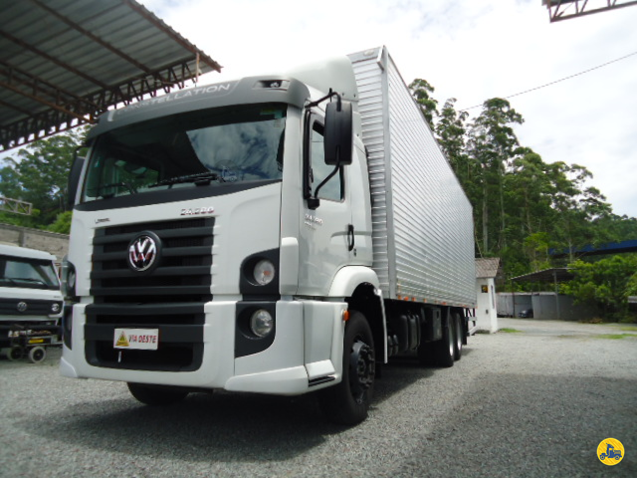 CAMINHAO VOLKSWAGEN VW 24280 Baú Furgão Cavalo 6x2 Via Oeste Caminhões BLUMENAU SANTA CATARINA SC